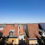 Elegant Apartment Market Square